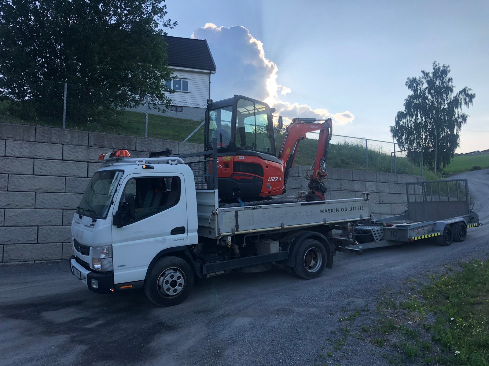 Har 7,5 tonn lastebil med treveistipp som vi event. kan frakte masser med ved behov.